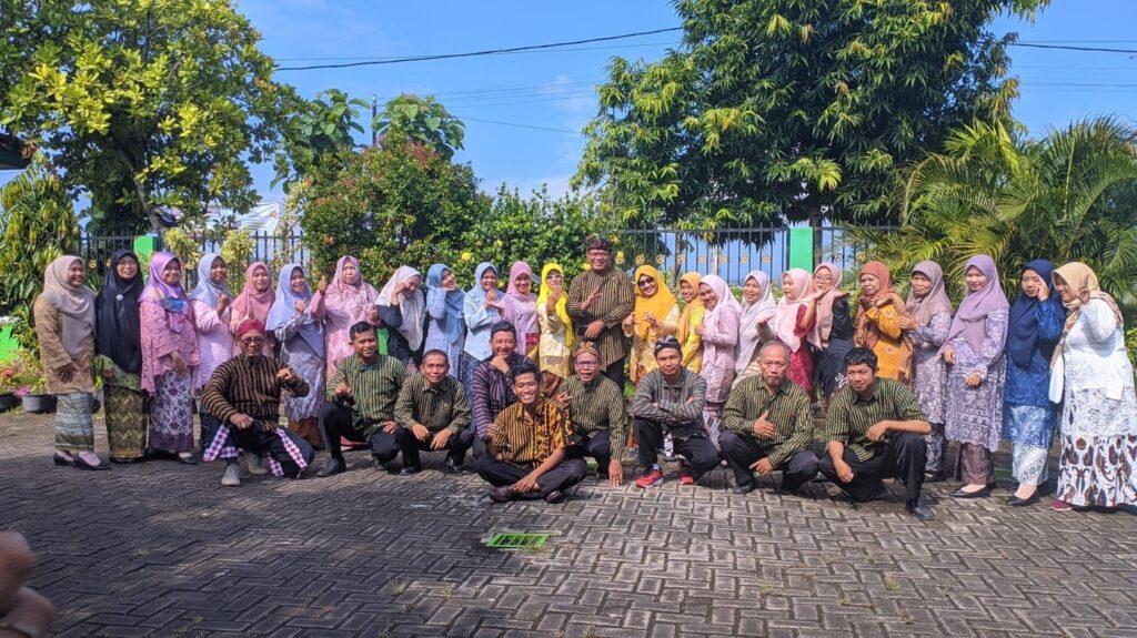 Guru Karyawan SMPN 2 Paron
